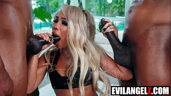 Luna Luxe’s Wet Pussy Gets Stretched by Richard Mann and Hollywood Cash in a Raunchy, Cum-Drenched Threesome!