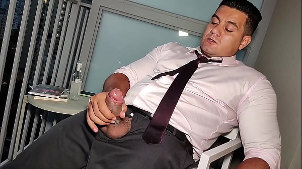 Download Video - YURI GA&Uacute;CHO - BOSS JERK OFF