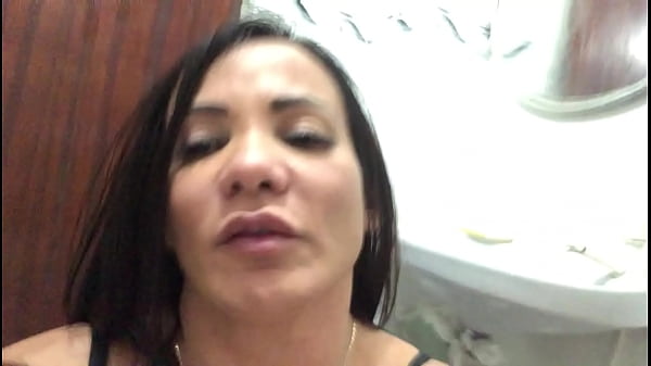 Download Video - Vizinha   me pegou tomando banho e me atacou&period;