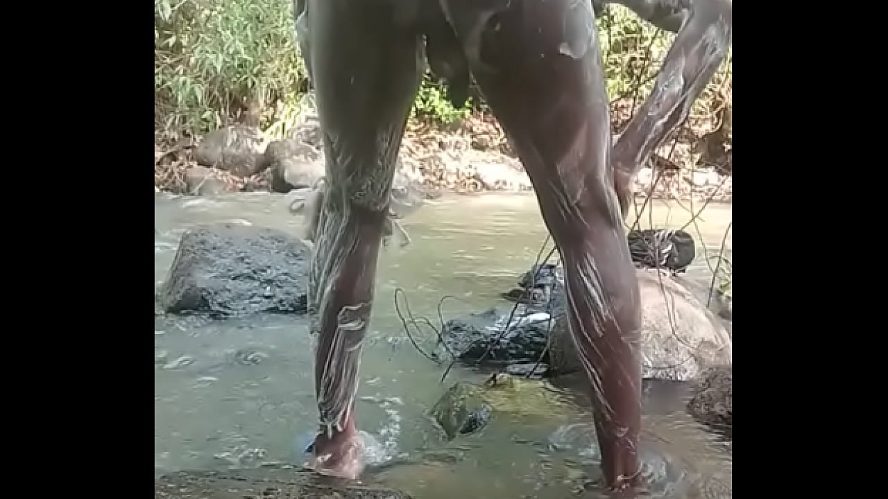 Un chico con una gran polla negra se masturba mientras se ducha al aire libre y dispara una gran carga
                   outdoor ass amateur booty solo fetish water gay new big cock cumload ass shaking twerking big butt solo masturbation young man anal masturbation solo boys black guy yummy asshole huge cumload muchos negros