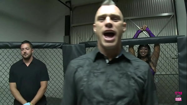 Slender blonde Victoria White offers her pussy to the fighter who will win the match