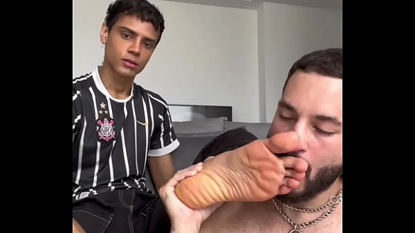 Worshipping a young boy foot - part 1