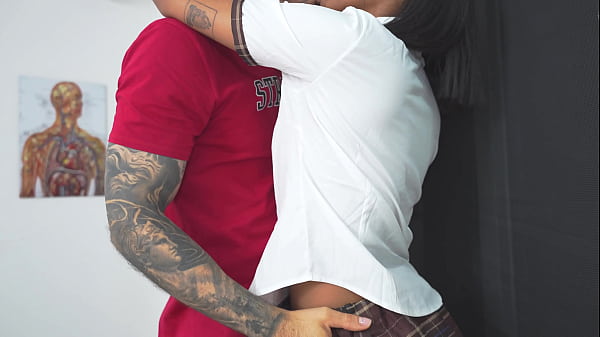 INTERRACIAL ANAL—I convinced my ex-girlfriend to fuck her tight ass for the first time in the classroom.