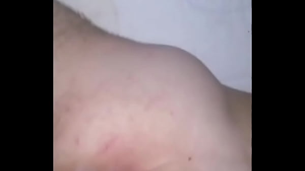 Vieux Prend Sa Petite Garce Rien Que Pour Lui Pour Bien La Punir Sur Le Cul Et L'humilier Comme Une Vraie Garce))