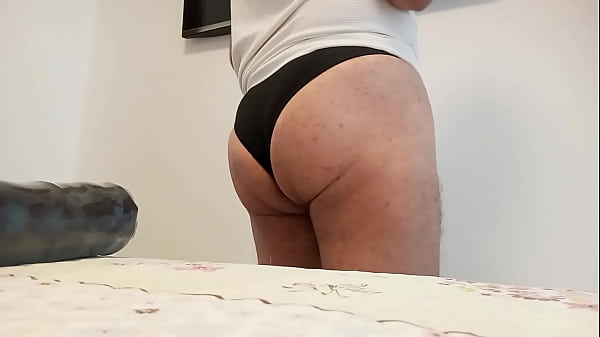 Eu Adoro enfiar consolo grosso grande,igual uma...