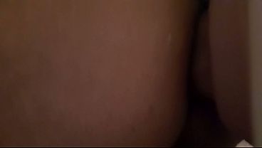 Uno m&aacute;s de mi dildo cabez&oacute;n pegado al sanitario para darme m&aacute;s profundo y duro, muchos mecos al final orgasmo de pr&oacute;stata
