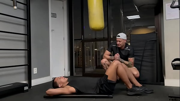 Download Video - botei o meu parceiro de treino pra me pagar um boquetao