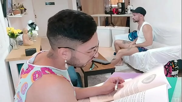 Download Video - Me caliento viendo a mi hermanastro toc&aacute;ndose -twink toca pija de su macho -pendejo culon se deja Cojer a pelo - rica cojida de hermanastros -filmada a pelo - lo espera para recibir pija de su macho - con Alex Barcelona and Frannxxx1