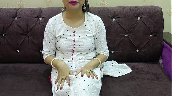 Download Video - Indian desi Fuddi check karo jara desi indian porn range hath pakda chut ka lalch dekar aapni Gand marwai