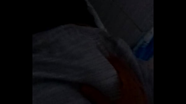 Pegando no PA* do amigo hétero enquanto no joga...