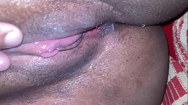 La Mettre Dans La Chatte Pendant Qu'elle Se Branle, Mariée Coquine