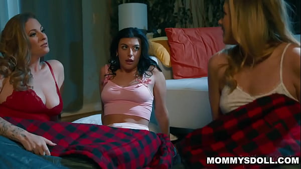 Download Video - River Lynn has invited her best friend Gal Ritchie for one of their regular slumber party in her house with Annie King joining them