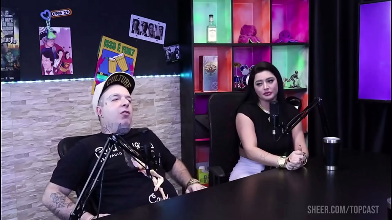 Fudeu a casada Monica Lima ao vido na web e o marido s&oacute_ assistiu. Bruna carlos, uma loira muito gostosa fudeu com a Monica Lima na frente do corno manso.