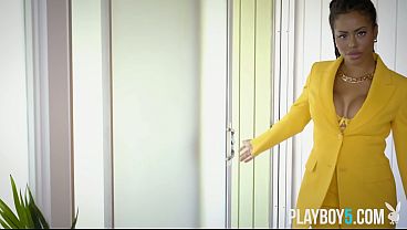 Ebony MILF babe Kira Noir has amazing curves and shows everything