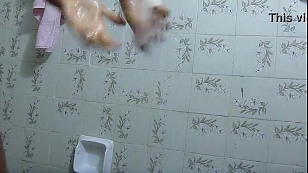 Street Spots - Gostoza Taking a Bath in the Dressing Room - XVIDEOS.COM 2