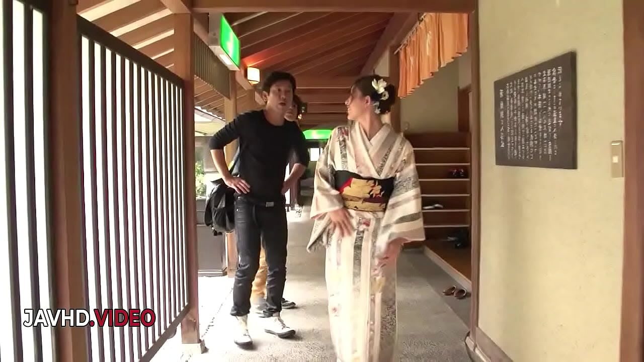 Aoi Mizuno hace una mamada japonesa seductora al aire libre llena de pasión y calor
                     asian rough sex japanese big tits jav muchos negros