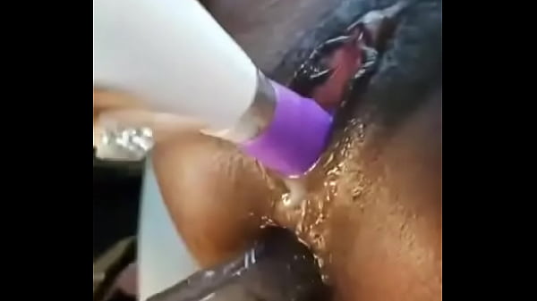 Com anal liberado a gostosa gozou m&uacute;ltiplas vezes e ainda ganhou leite quentinho!