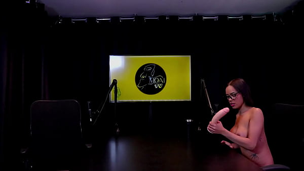 Gostosa faz uma demonstra&ccedil;&atilde;o do seu boquete deixando o pau todo babadinho ficando excitada, fazendo uma espanhola e colocando o vibrador em sua buceta - Alice Vasconcelos (WATCH ON: SHEER/RED)