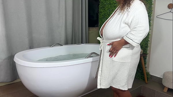 Analua SSBBW Bath Time Deep Throat Solo & Ride