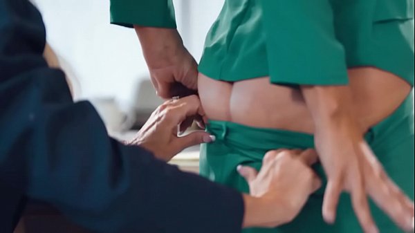 Download Video - Extremely hot MILFS Reagan Foxx&comma; Brandi Love make out