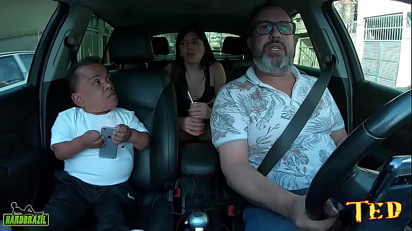 Download Video - O an&atilde;o da pra&ccedil;a &eacute; nossa entra na carona e n&atilde;o resiste a bunda da Pamela Pantera - Zezinho Teves