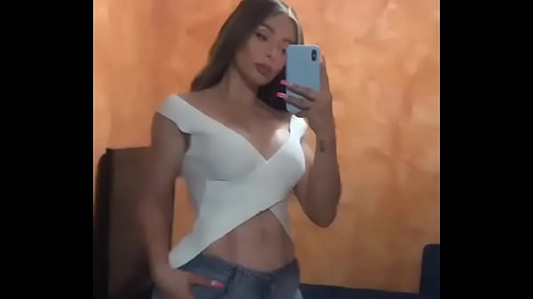 Sandy Gomez presentadora Chapman culona