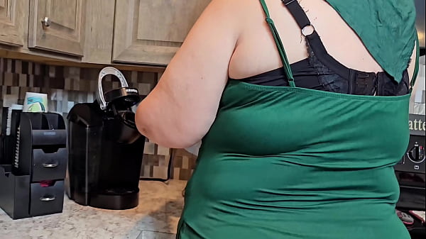 Download Video - I got very pissed for not getting the day off I asked for&comma; so I pee on my boss desk &lpar;big booty hijab Muslim Milf squirting on desk&rpar; big butt