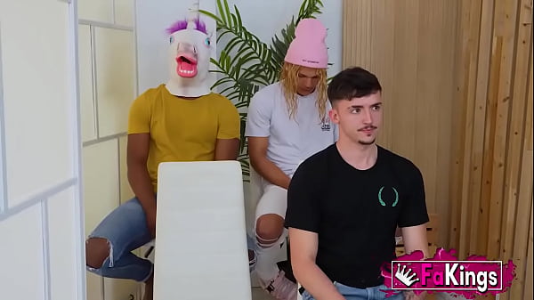 Mia Gallardo tries our SEXY BLIND DATES: She's ready to turn it into a THREESOME!