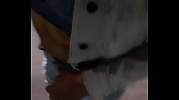 Download Video - Mi cu&ntilde;ada toda peda y enfiestada abri&oacute; las piernas para follar en la calle me corr&iacute; dentro de su co&ntilde;o caliente&period;