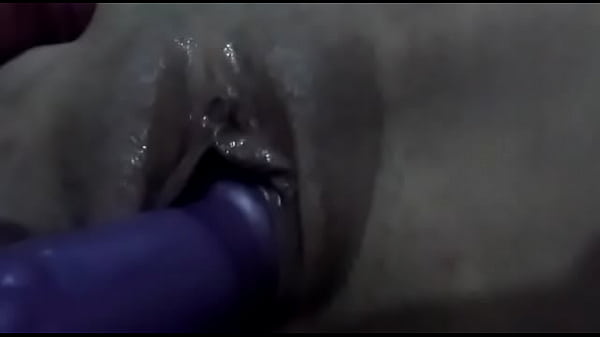 My step cousin lets me watch fingering her self