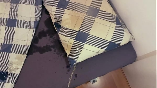 Download Video - Pissing on my bed&period; Goodnight&comma; Neo