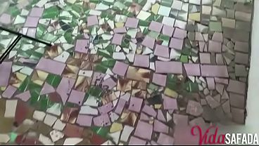 Download Video - Peguei o novinho comendo minha mulher no pelo na varanda&excl;&excl; Com Richards Oliver completo no RED