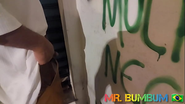 Download Video - Macho saiu da balada e foi mijar cheio de tes&atilde;o&period; Provoquei at&eacute; ganhar leite quente&period;