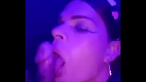 Putinha cdzinha da boca gulosa fazendo um boque...