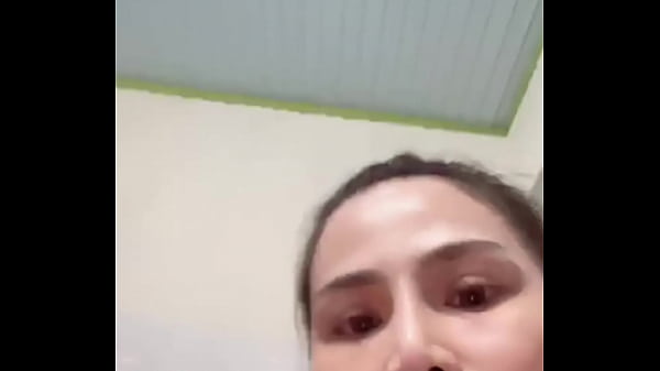 thumb boobs