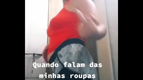 Roçando Shortinho no cu