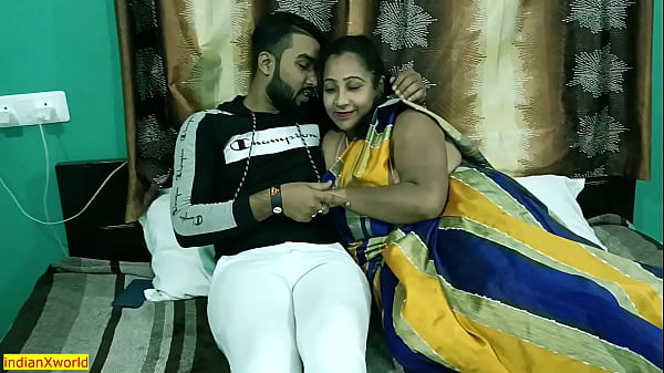 Beautiful Cute Kamwali Bhabhi Sex with Madam Hu...