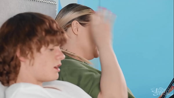 Spikey Dee Is Eager To Get His Cock Sucked And ...