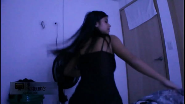 Download Video - Hermanastra cachonda quiere probar mi rica polla en la habitaci&oacute;n - HISTORIA COMPLETA