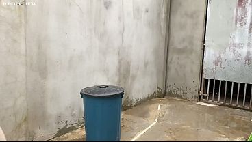 Download Video - Essa empregada me provoca muito&comma; a bunda dela &eacute; uma del&iacute;cia n&atilde;o consigo me segurar