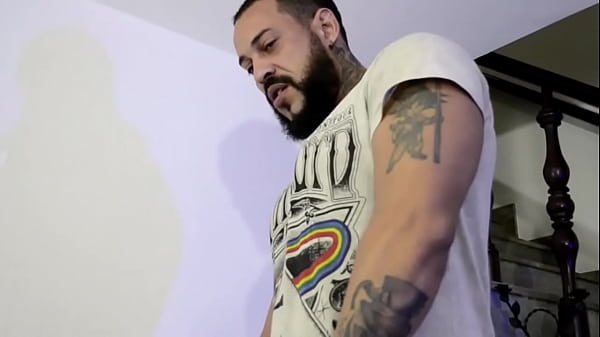 Download Video - ACABEI FODENDO COM O PINTOR DA OBRA