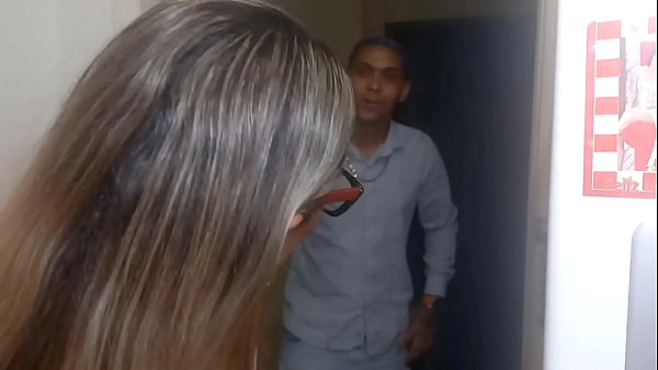 Download Video - Pedi a&ccedil;ucar na vizinha ela me agarrou para dentro tive q ado&ccedil;ar o pote della com meu pau fui chupado pela Melissa close oficial