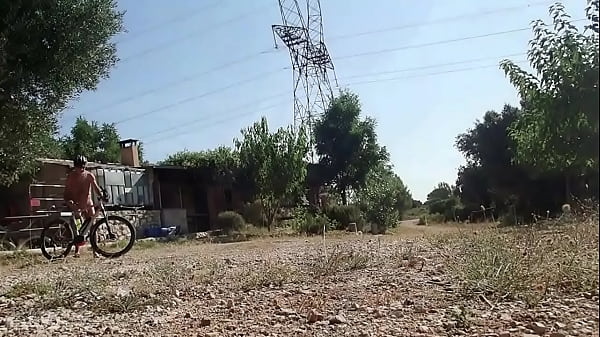 Download Video - nu en vtt couilles lest&eacute;es