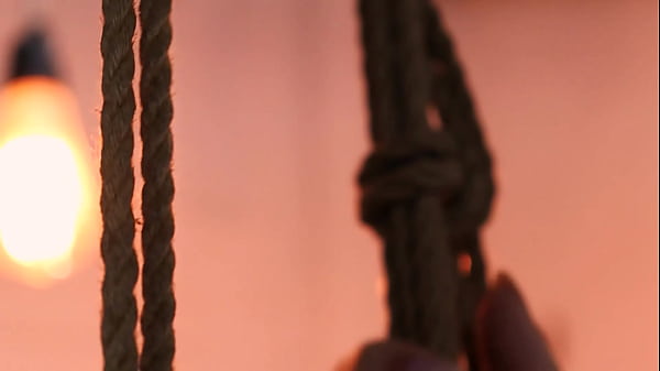 Sendo fodida toda amarrada