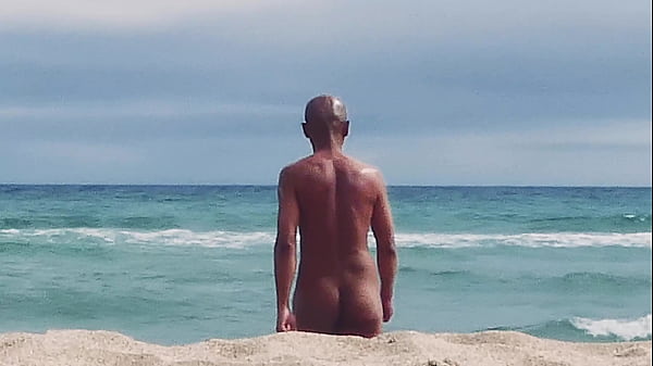 hot pusy on nudist beach