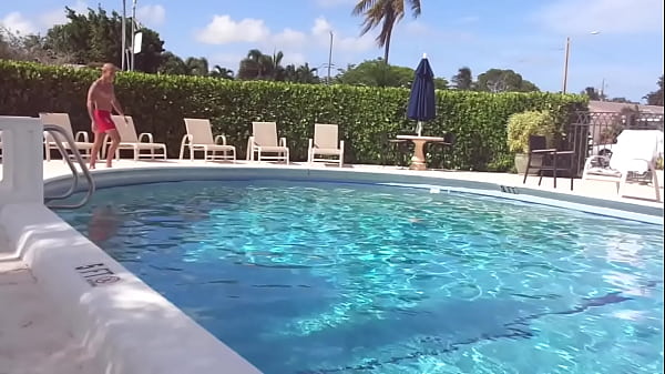 MAXXX LOADZ DIVING INTO POOL & SWIMMING LAPS