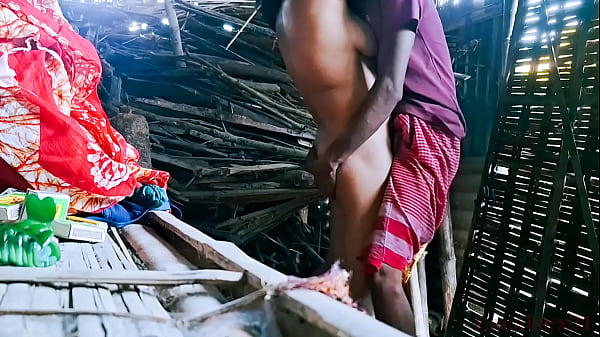 Download Video - Bhabhi ki chupke se chudai outdoor fuck local bhabhi &lpar; Official Video By Localsex31&rpar;