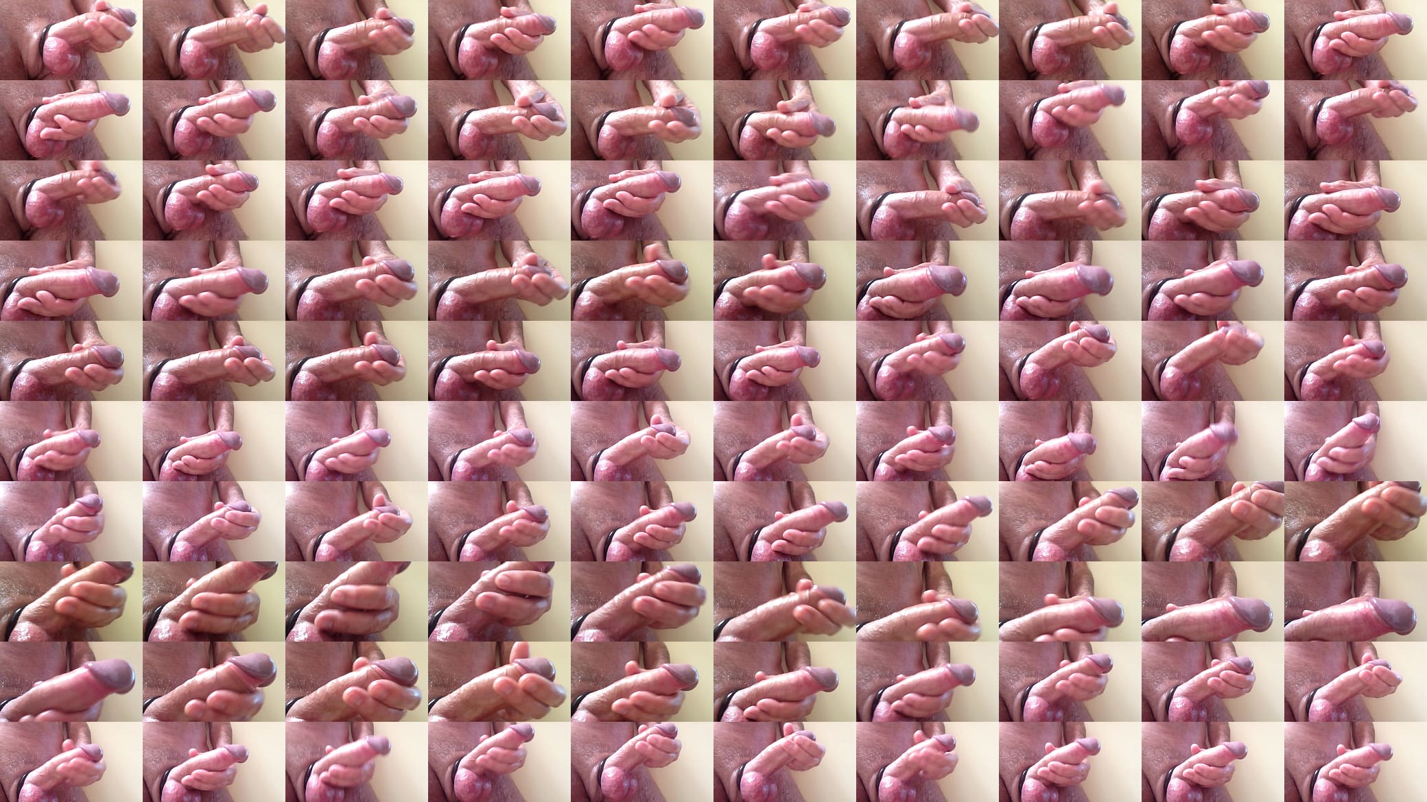 Dude jerks his hard cock.MOV 预览图
