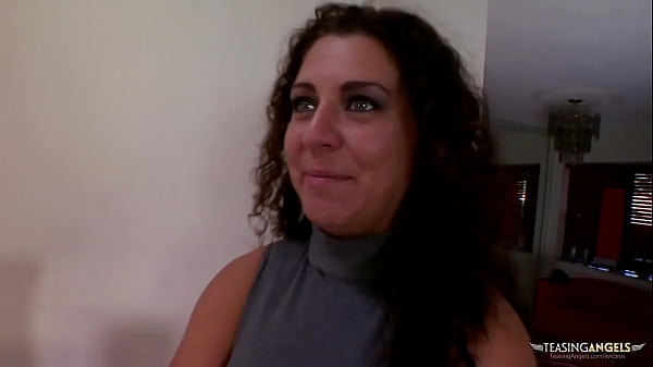 Having a delicious pussy makes the blonde very popular among the guys from her neighborhood