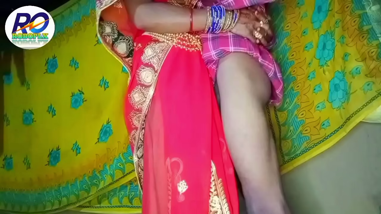 इंडियन भाभी ने घोड़ी असटैल में चुदाई लाल सारी उठाके पेलाई गान्ड ३